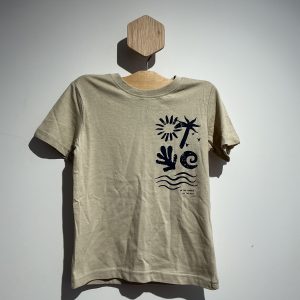 Tshirt marque inconnue 4 ans "in the hands of the sea"