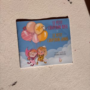 Le petit chaperon rose et le petit chaperon jaune