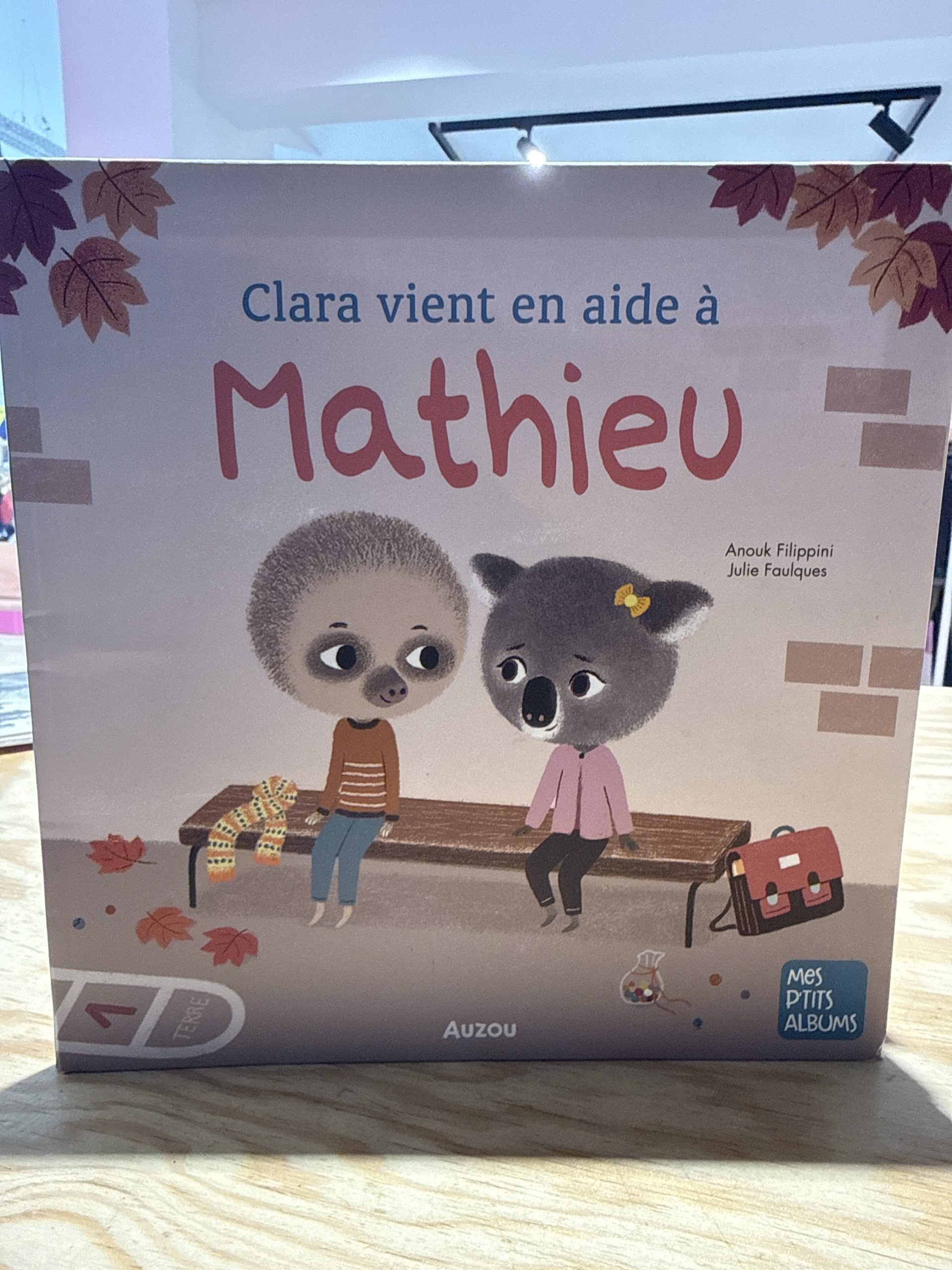 Clara vient en aide à Mathieu